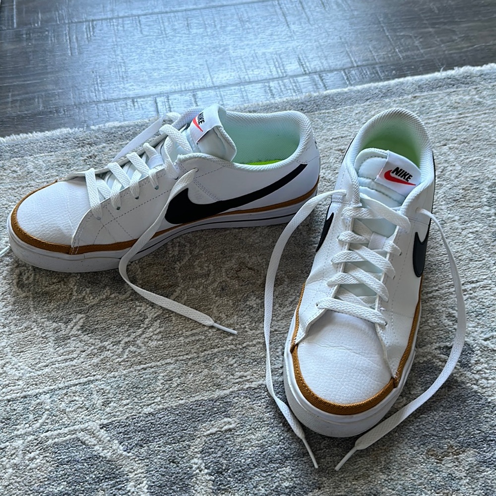 Nike Court Legacy
